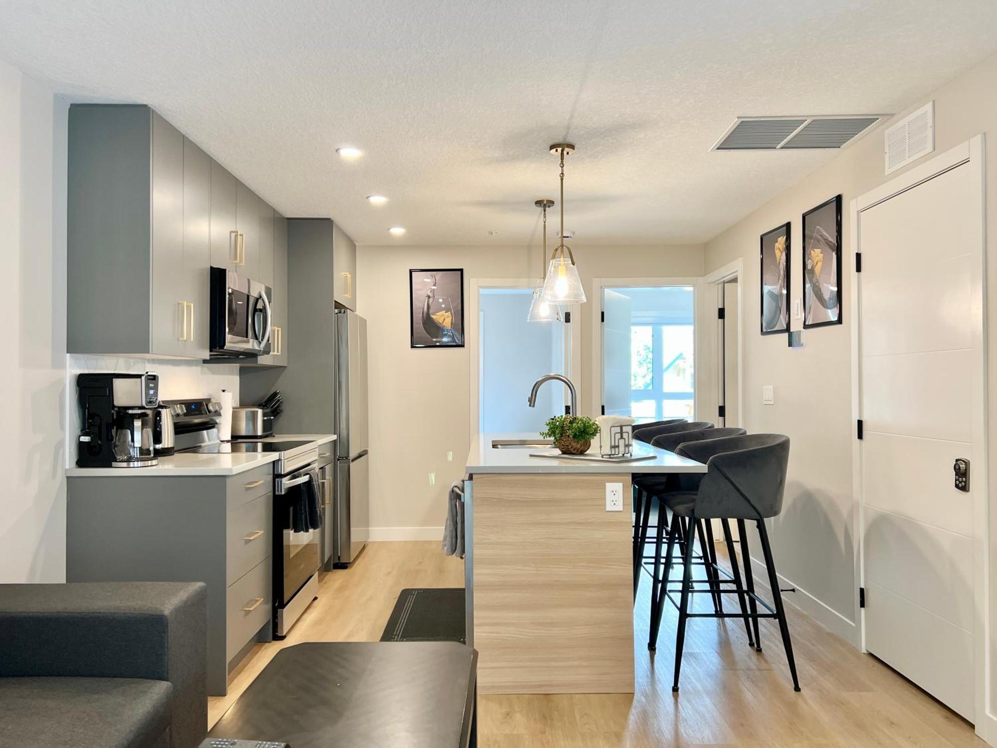 Brand New 2Br Condo With Outdoor Swimming Pool And Hot Tub Canmore Exterior photo